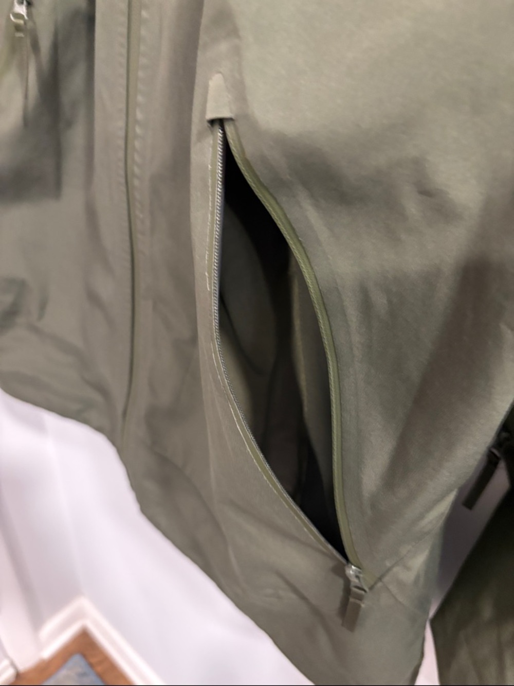 H&M Move Olive Green Utility Jacket with Yellow Pull Tab - Picture 11 of 12